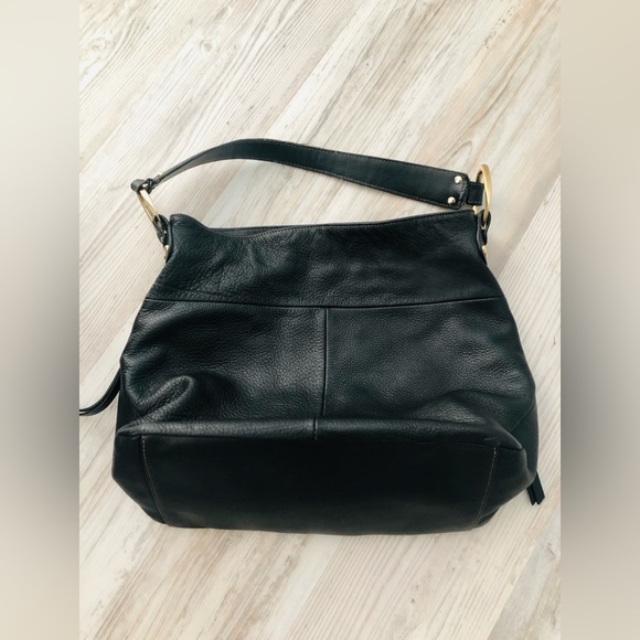 ⭐️5 for $25⭐️Kenneth Cole Reaction Handbag - Black pebble leather - matte gold - Picture 4 of 10